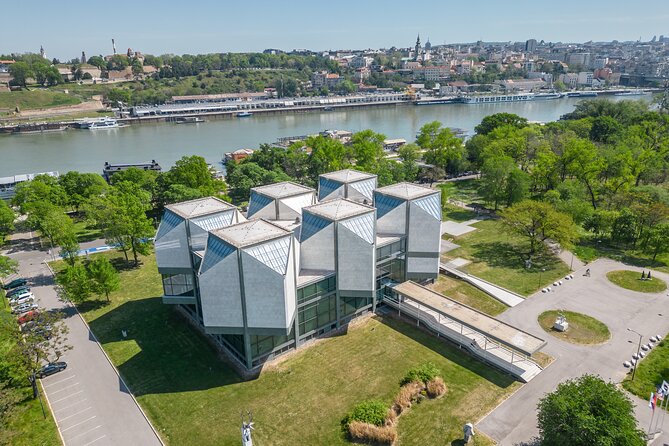 Architecture of New Belgrade - Brutalism Decoded - Drive-By on the Government Building: A Political Timeline in Concrete