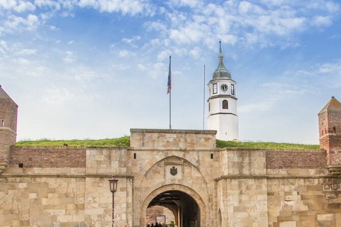 Belgrade Layover Private tour + E-Scooter Sighteeing - Republic Square (Trg Republike) and National Theater: Quick, Useful Orientation