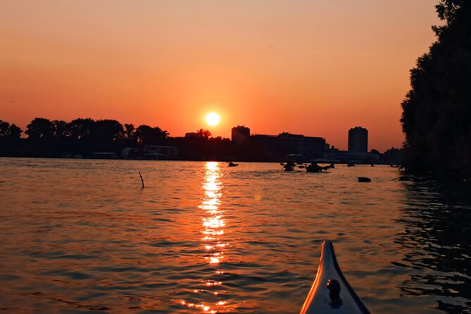 Belgrade sunset kayak tour - Photos included, so you can enjoy without constantly filming