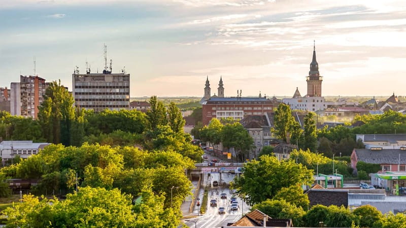 Belgrade: Zemun and Subotica City Full Day Tour - Liberty Square and Subotica City Hall, 1912 in the middle of everything