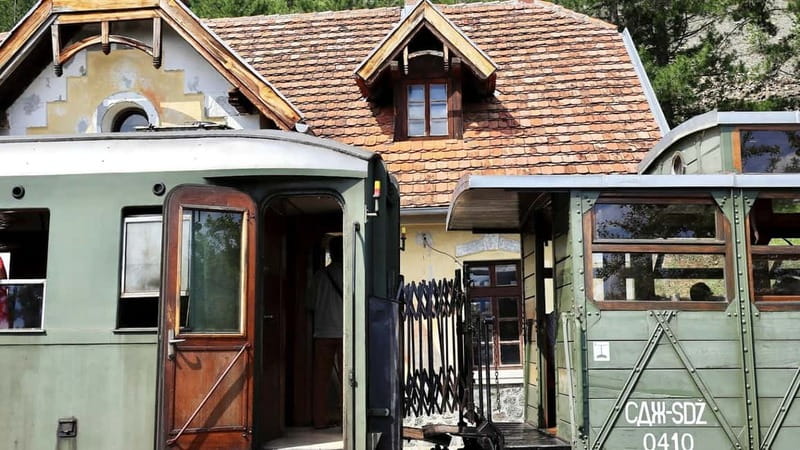 From Belgrade: Sargan 8 Railway and Wooden City 1 Day Tour - Drvengrad and Mećavnik: the Wooden City time block