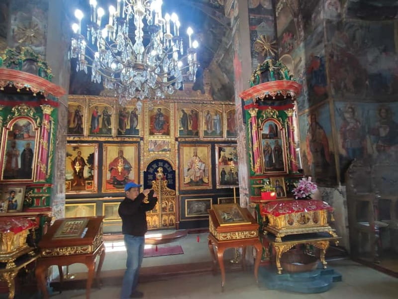 From Novi Sad: Sremski Karlovci and Krusedol Monastery Tour - About the guide experience, and why adaptation matters in real weather