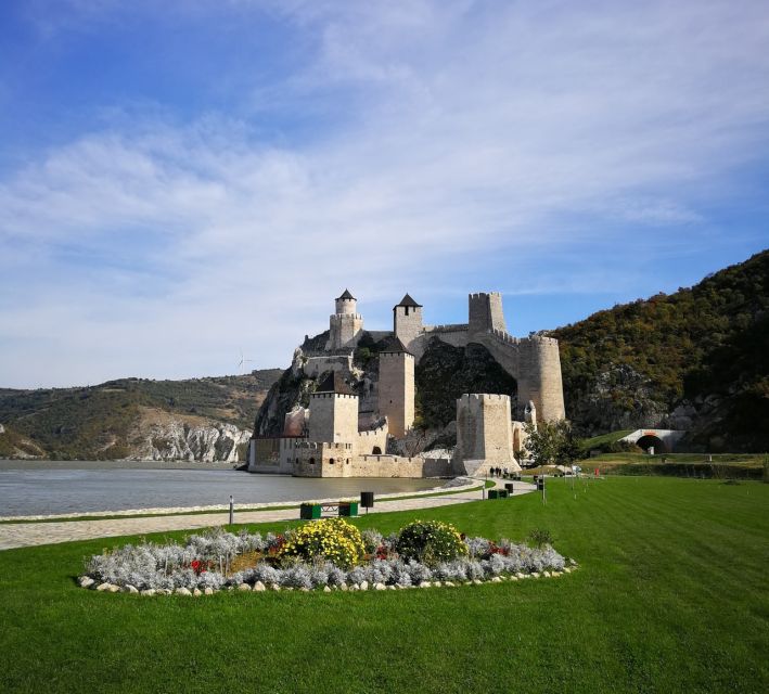 Iron Gate Tour: Golubac Fortress, Lepenski Vir+National Park - The drive from Belgrade: how the scenery becomes part of the story