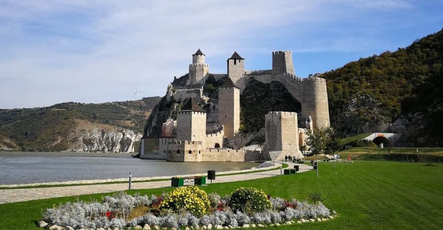 Iron Gate Tour: Golubac Fortress, Lepenski Vir+National Park - Guides and group size: why the small number matters