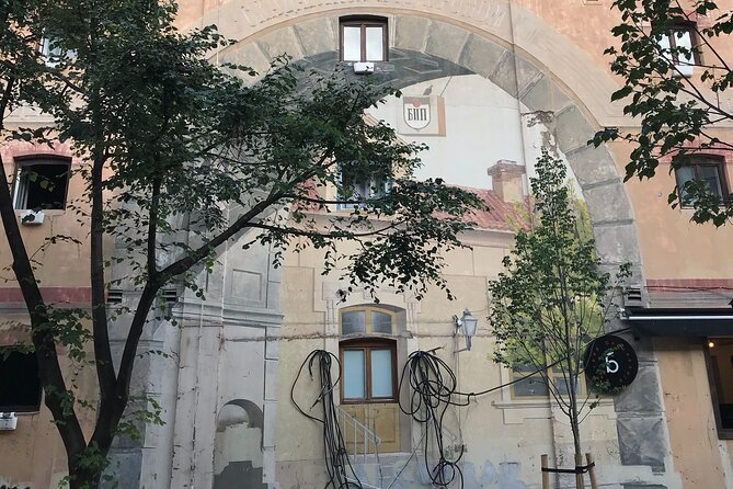 Private Belgrade Street Art and Adventures Walking Tour - Craft beer and handmade sweets, planned into the walk