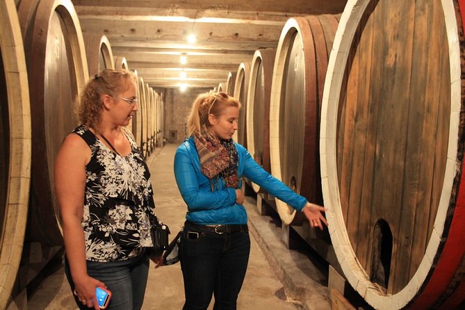 Private Wine Tour in Royal Region - Guides, English storytelling, and how the day feels