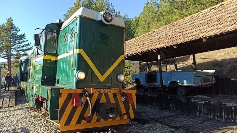 West of Belgrade: Woodentown, Šargan 8 train & Drina River - Riding the retro Šargan 8 train, Nostalgia: photo stops plus tunnel time